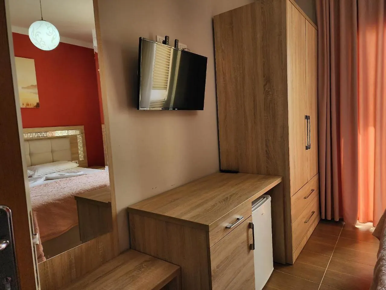 ***  Hotel Maren Durrës Albânia