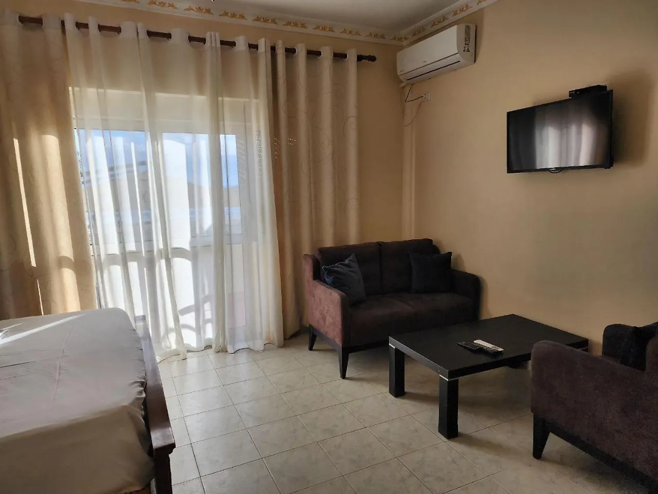 ***  Hotel Maren Durrës Albânia