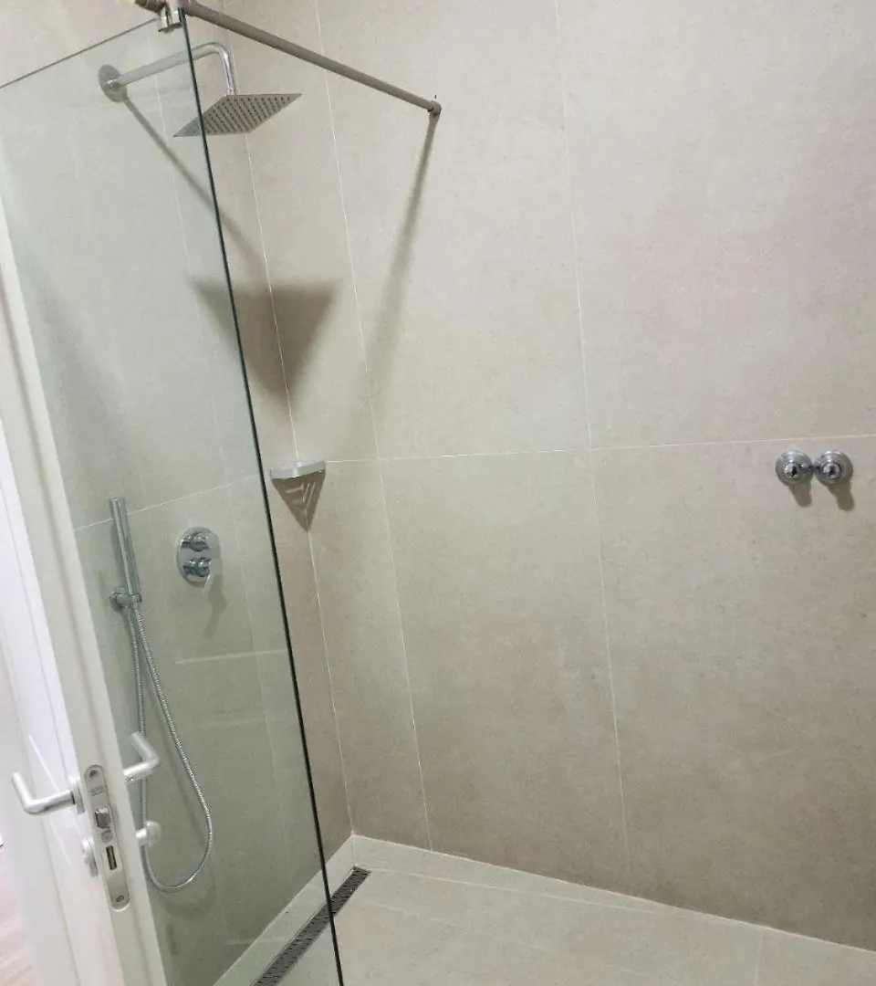 ***  Hotel Maren Durrës Albânia