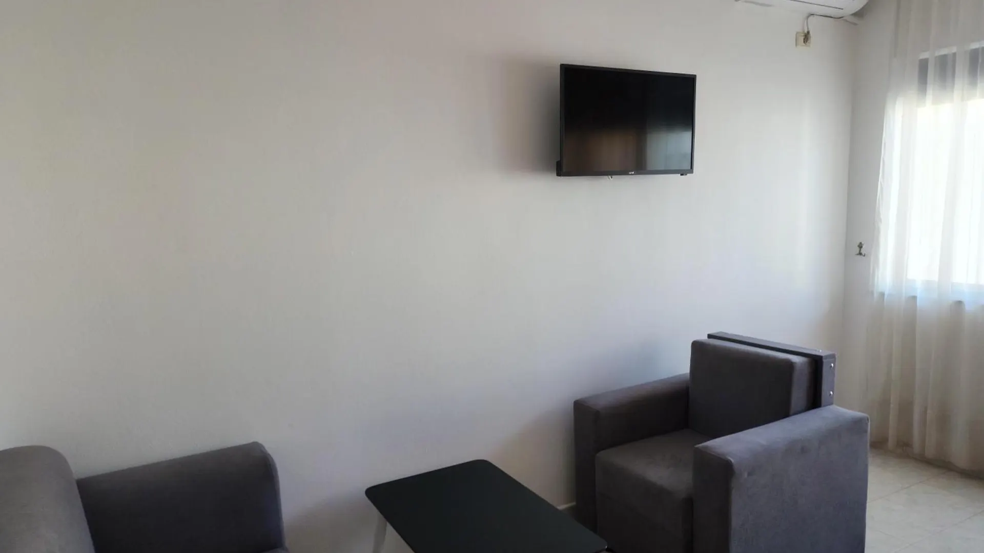 ***  Hotel Maren Durrës Albânia